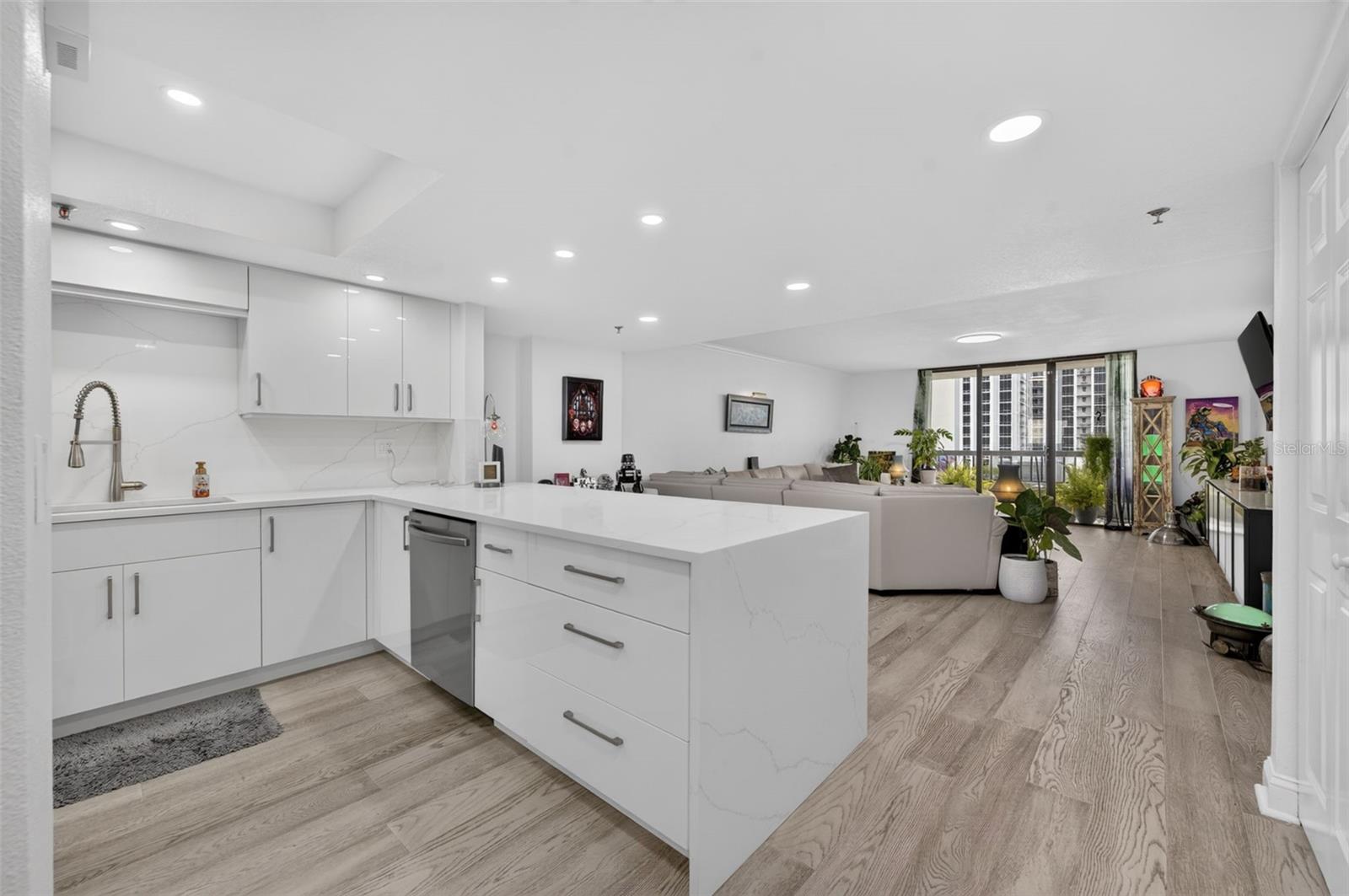 530 E CENTRAL BOULEVARD #803 photo 3