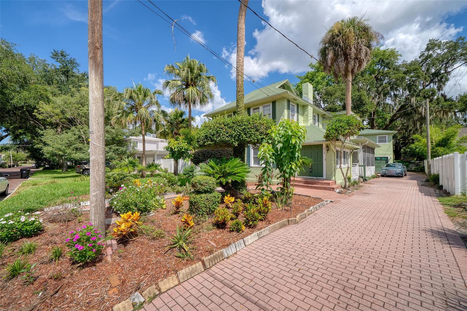 813 GREENWOOD STREET photo 2