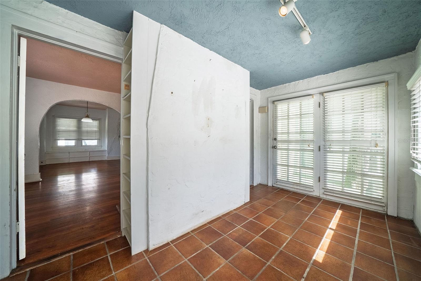 813 GREENWOOD STREET photo 3