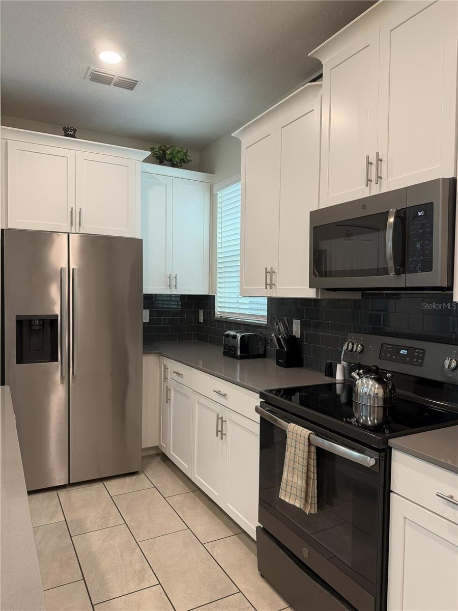 2833 Bookmark Drive — photo 11 of 33