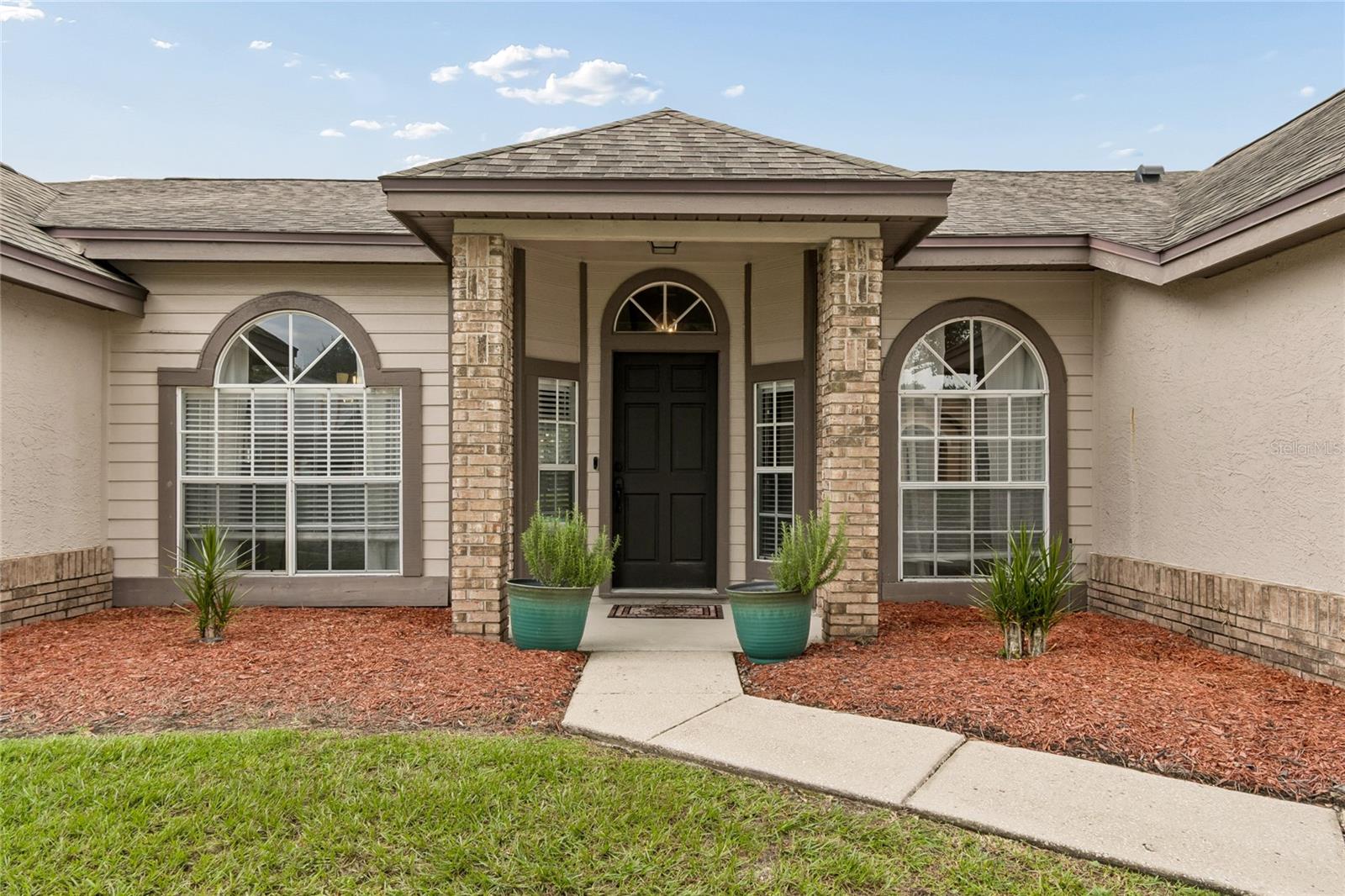 1552 THORNHILL CIRCLE photo 2