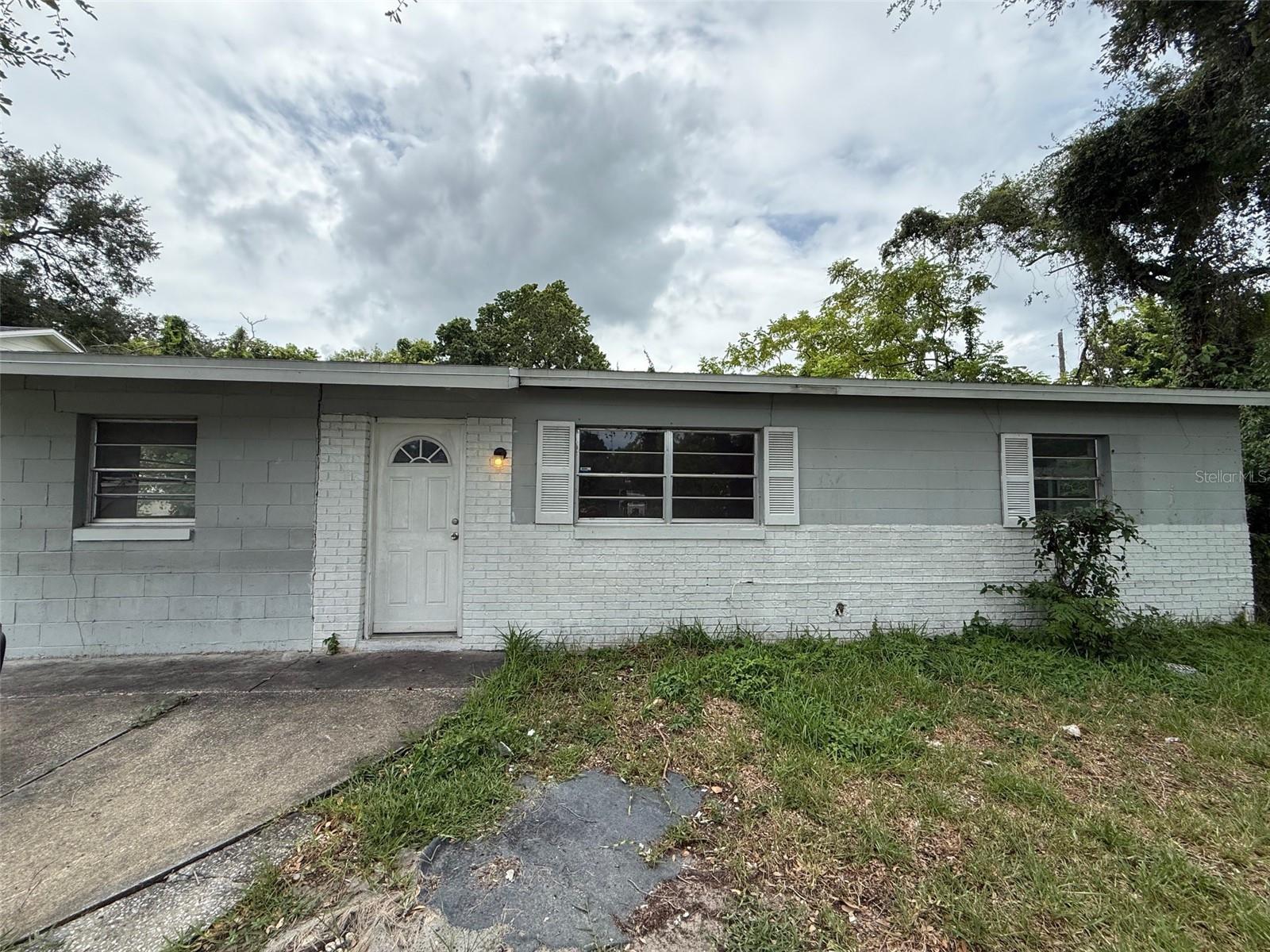 2210 LEE STREET photo 2