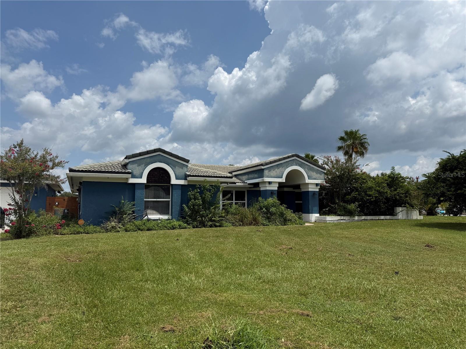 2749 S STEWART STREET photo 4