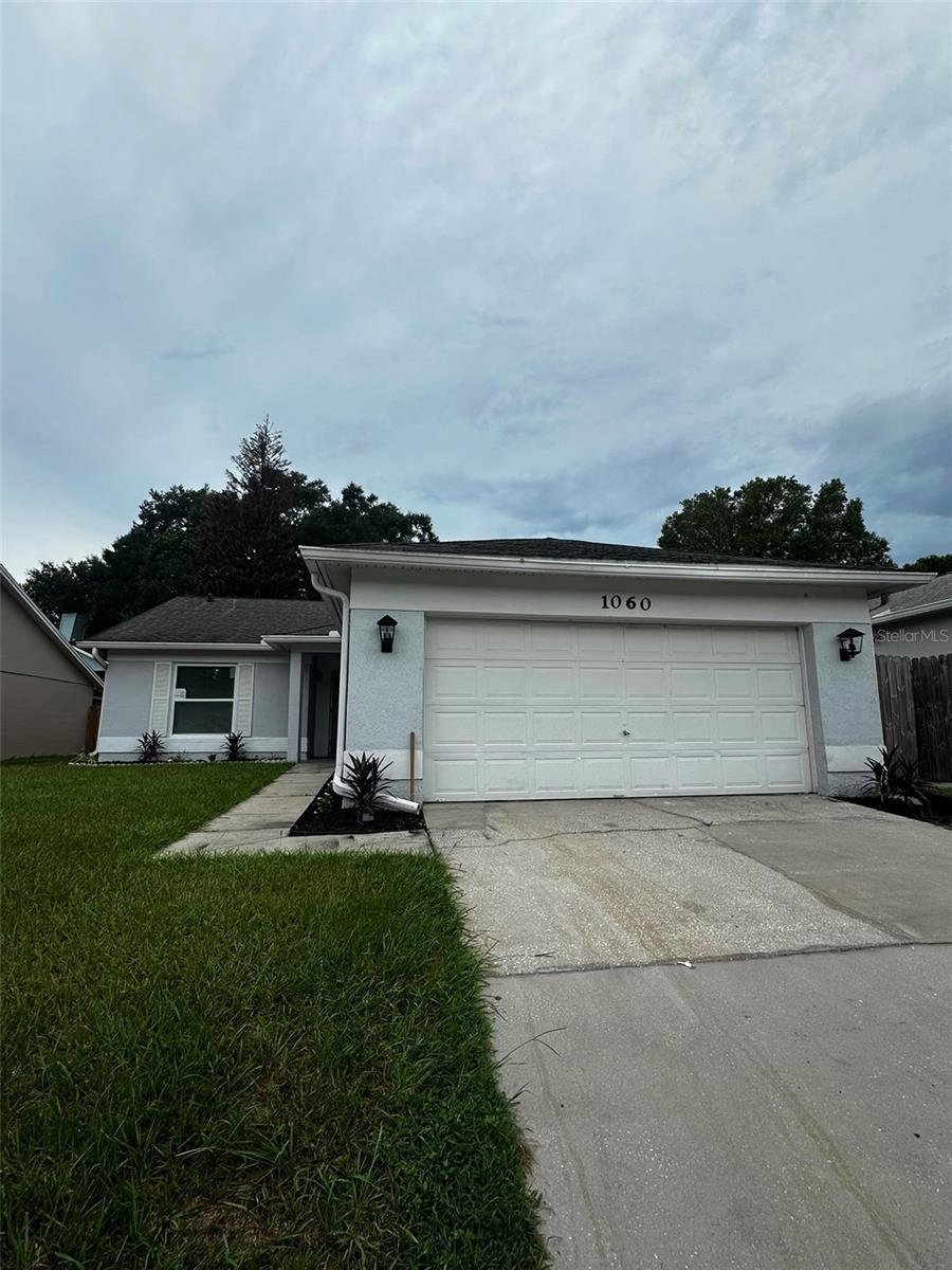 1060 DEES DRIVE photo 3