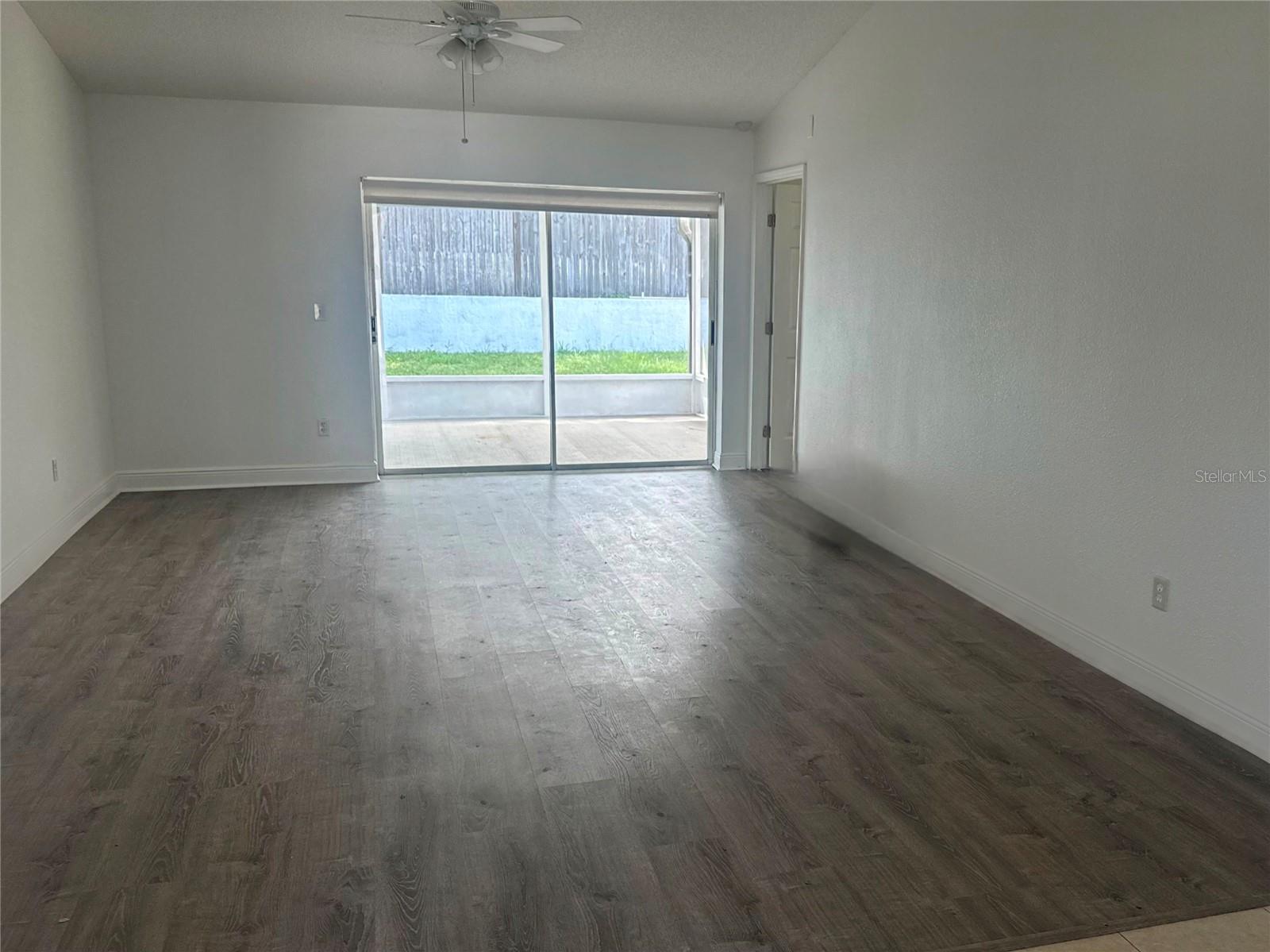 1060 DEES DRIVE photo 5