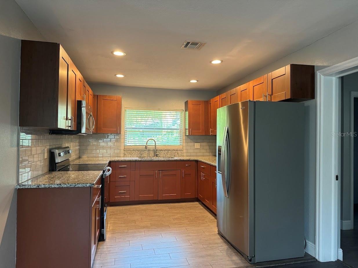 2125 CARLTON DRIVE photo 2