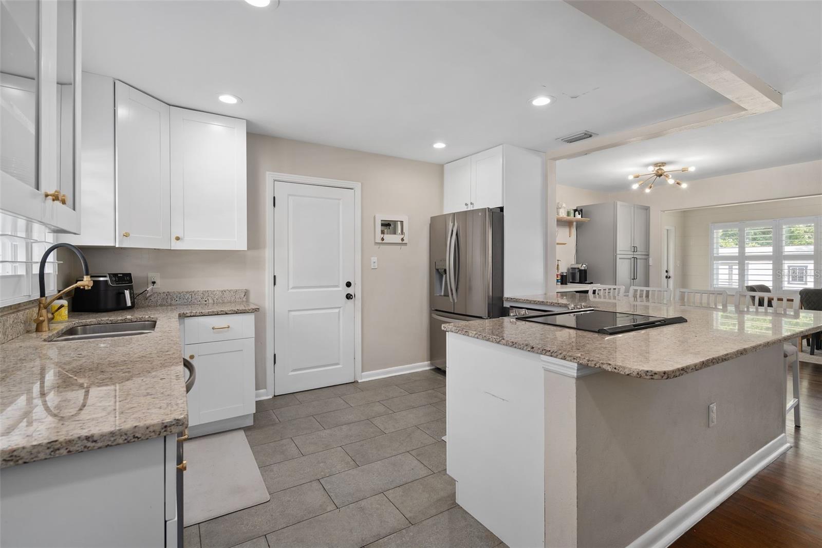 2907 VINE STREET photo 2