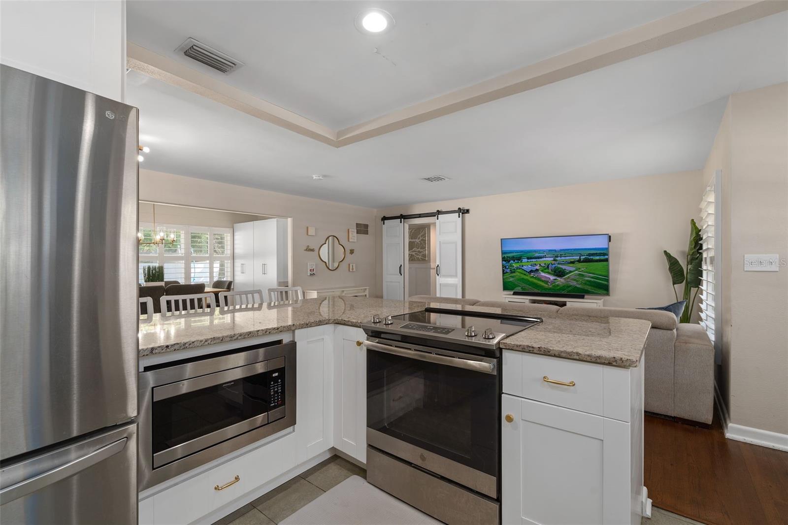 2907 VINE STREET photo 5