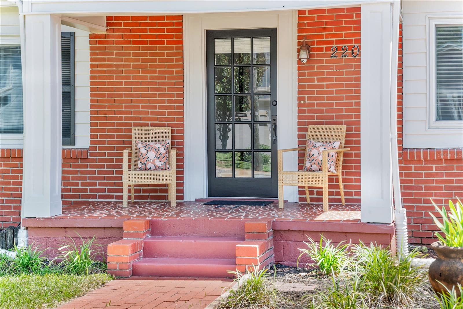 220 E GRANT STREET photo 3
