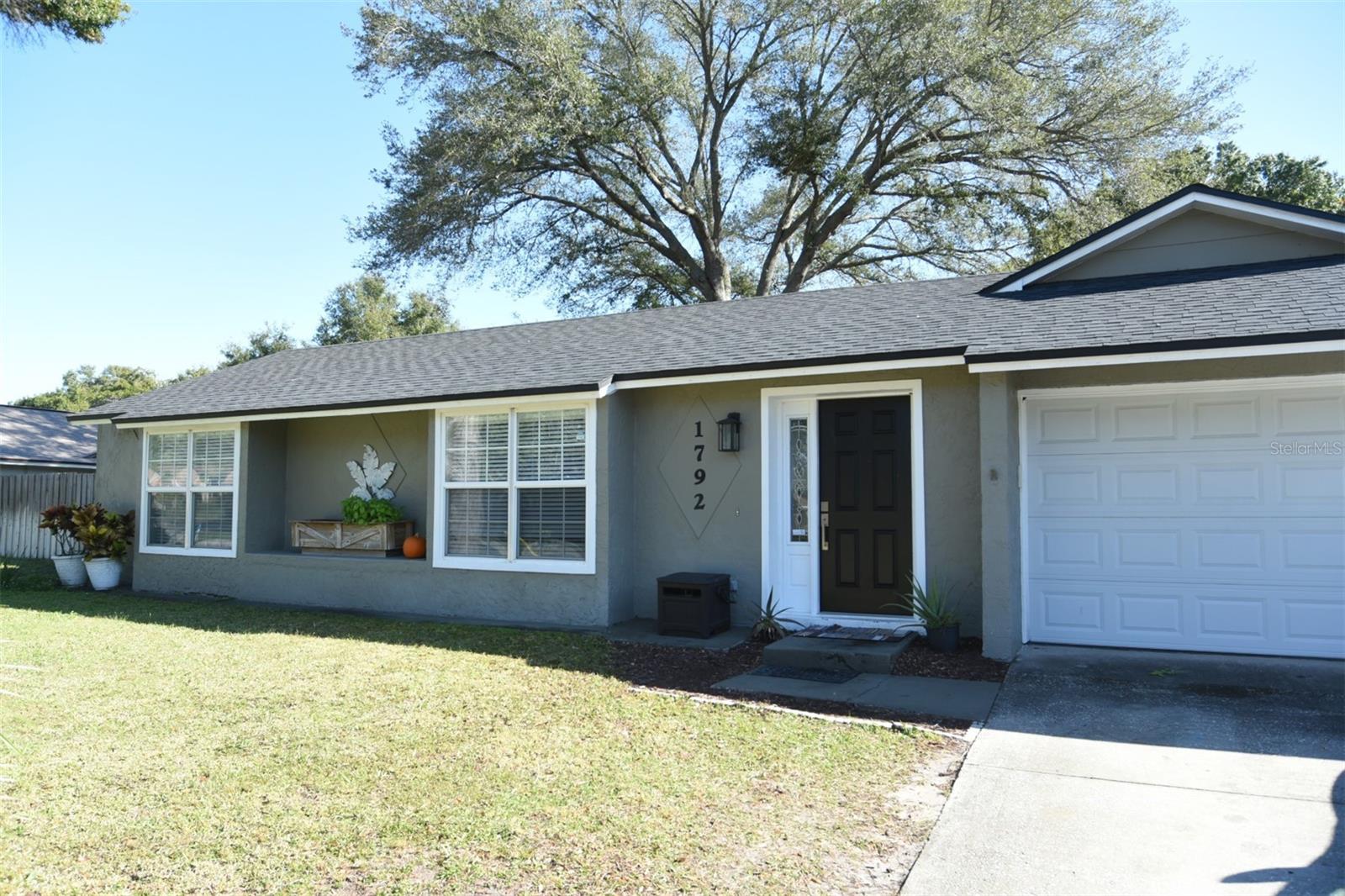 1792 PAM CIRCLE photo 2