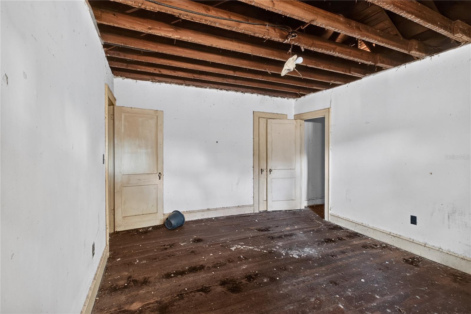 27 N MILLS AVENUE photo 3