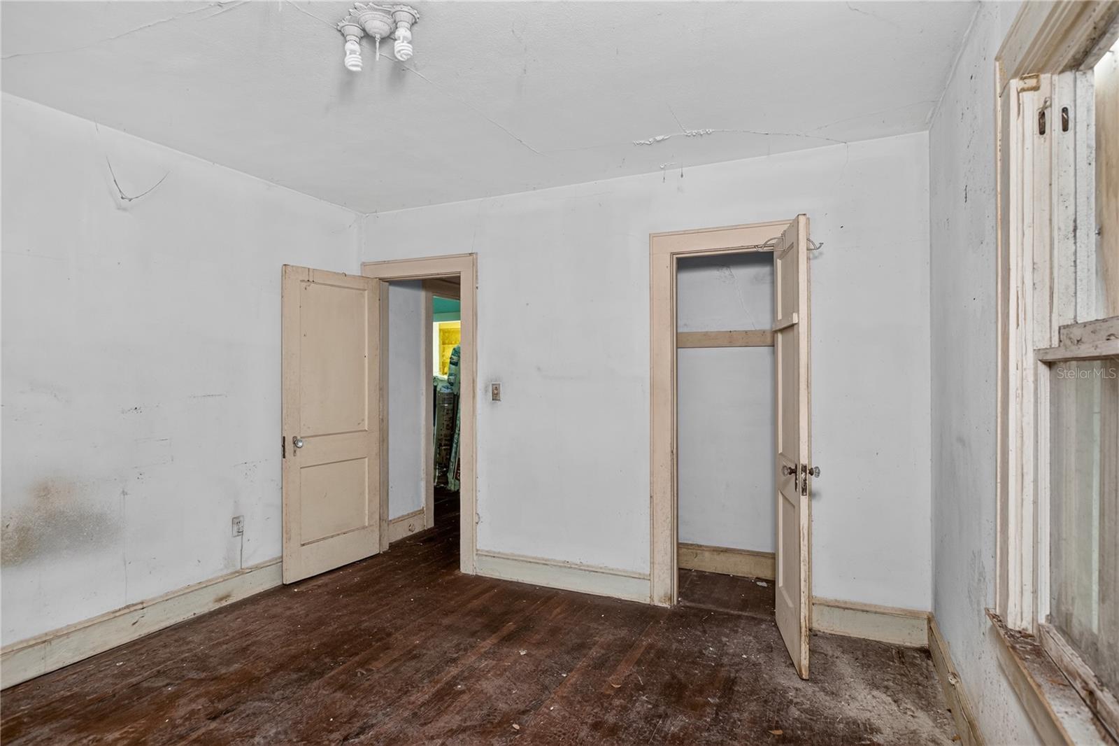 27 N MILLS AVENUE photo 4