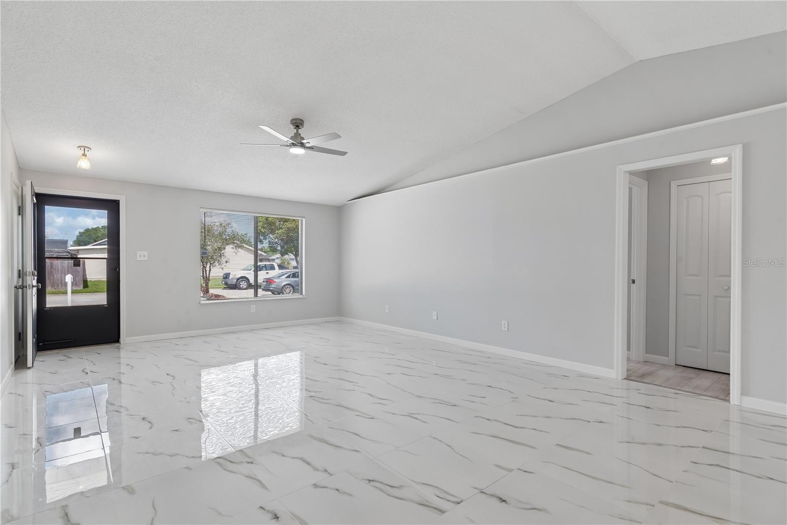 5588 GARDEN GROVE CIRCLE photo 3