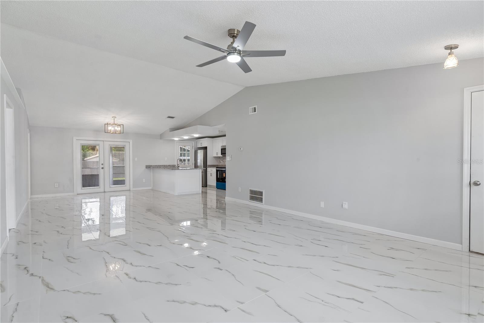 5588 GARDEN GROVE CIRCLE photo 4