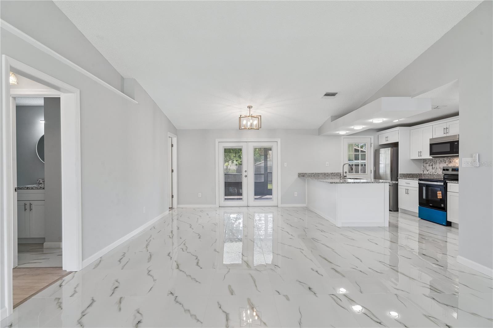 5588 GARDEN GROVE CIRCLE photo 5