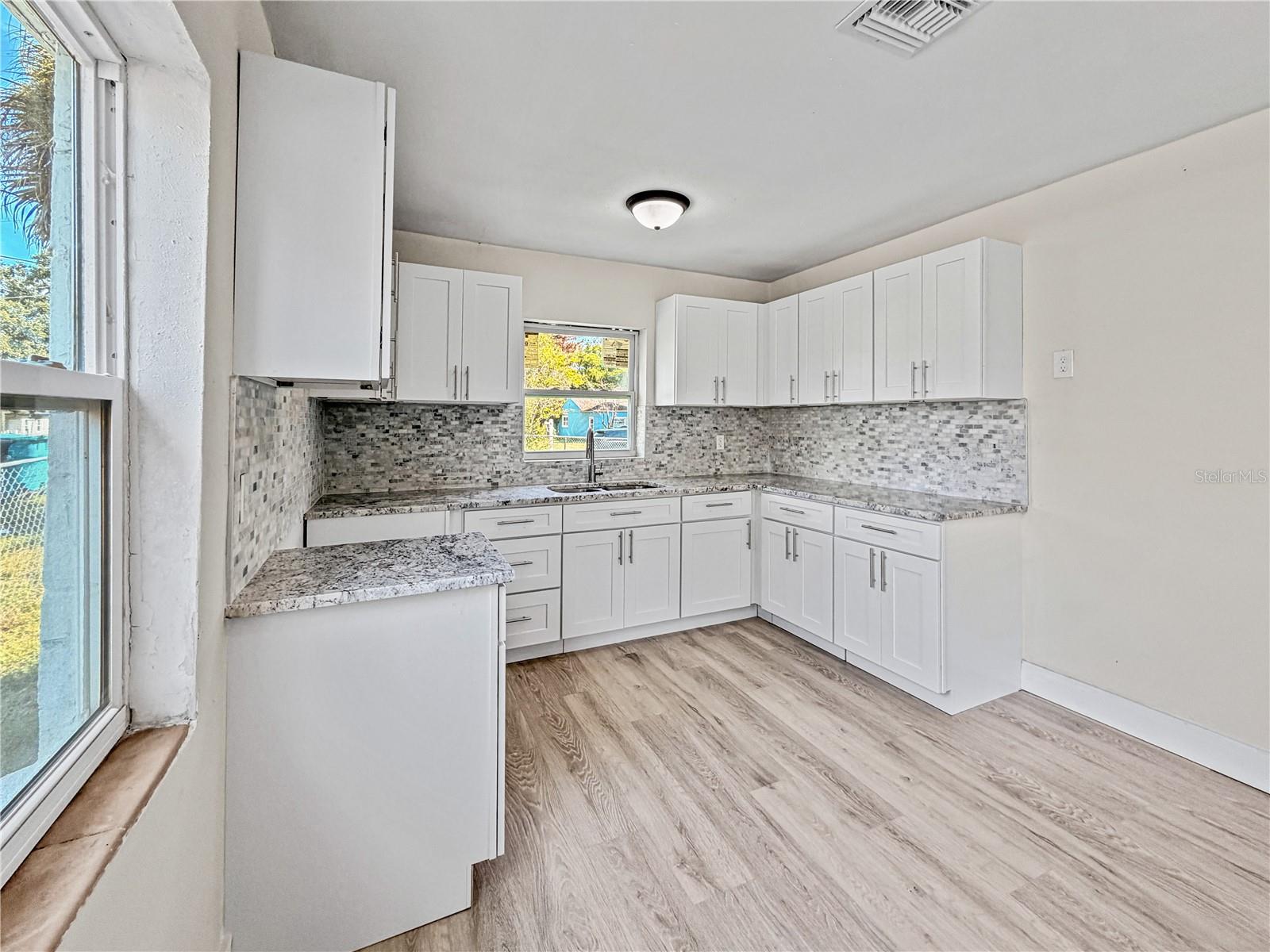 642 20TH STREET photo 2