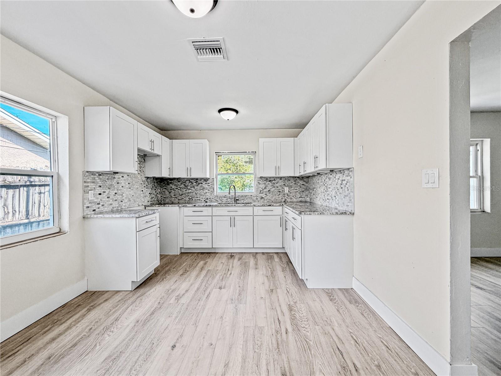 642 20TH STREET photo 4