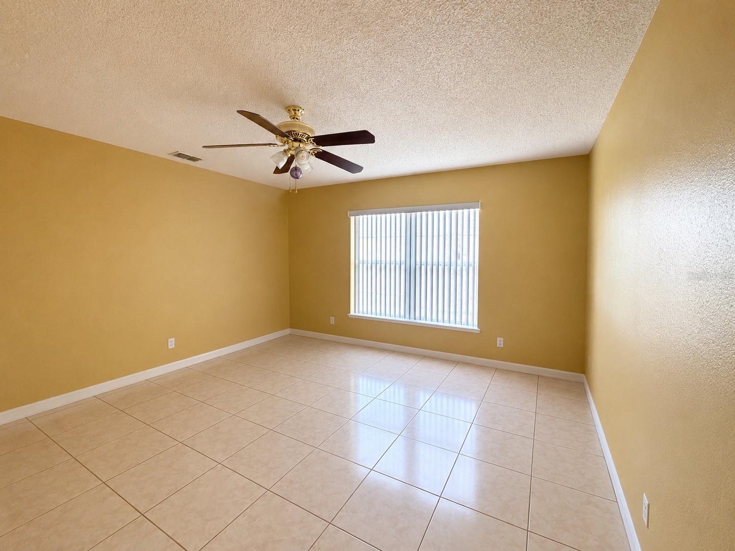 905 GLOUCESTER COURT photo 2
