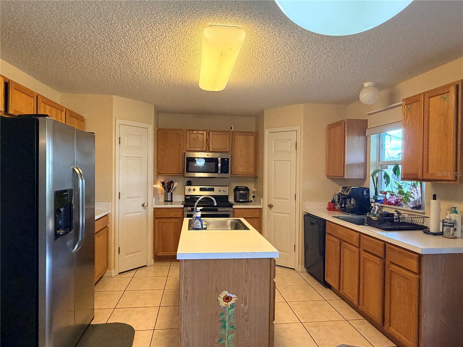 905 GLOUCESTER COURT photo 4