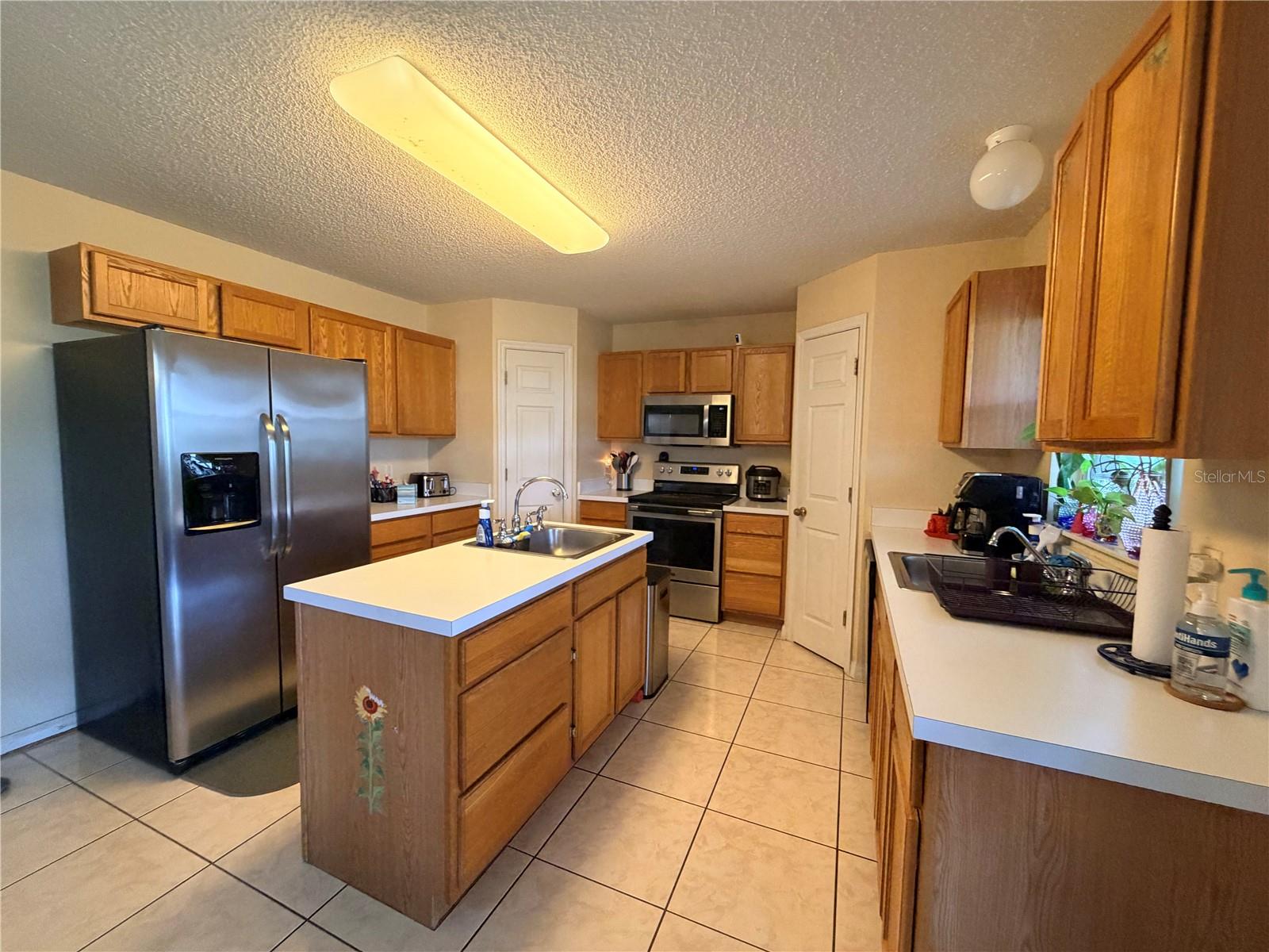 905 GLOUCESTER COURT photo 5