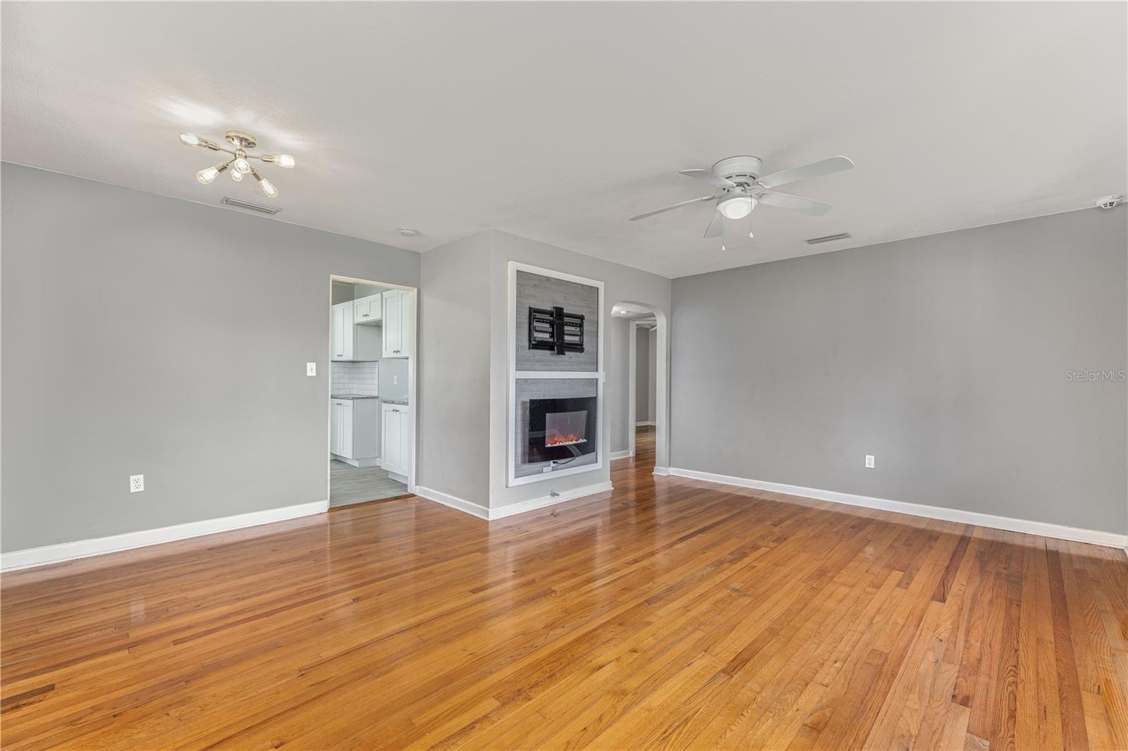 1103 BRIERCLIFF DRIVE photo 5