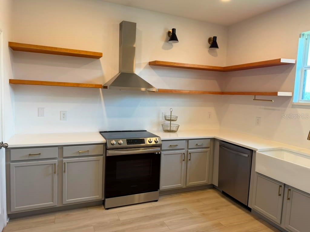 1221 PRIORY CIRCLE photo 3