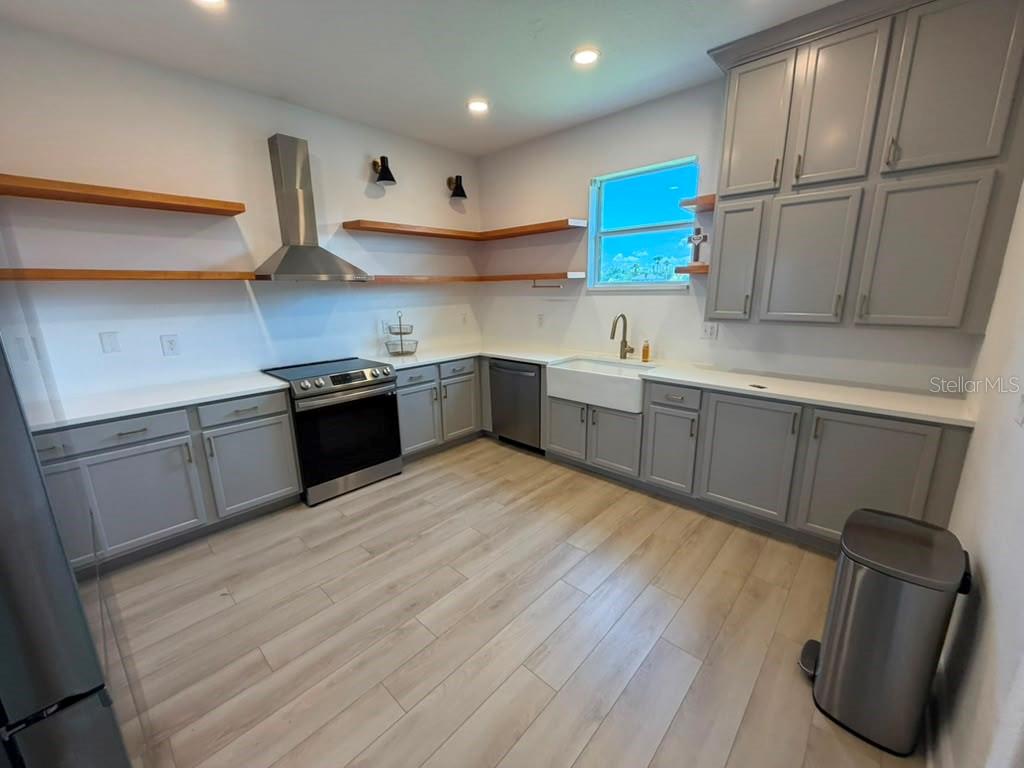 1221 PRIORY CIRCLE photo 4