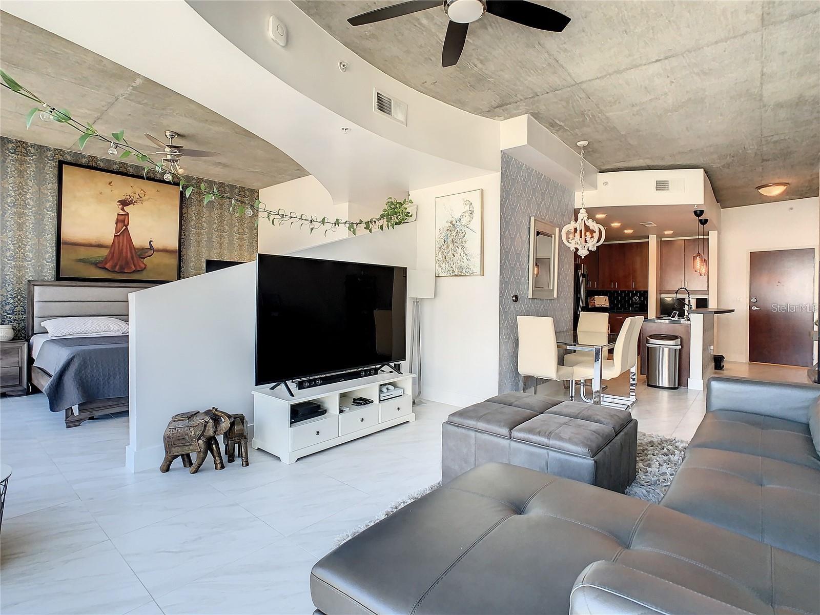 155 S COURT AVENUE #1810 photo 4