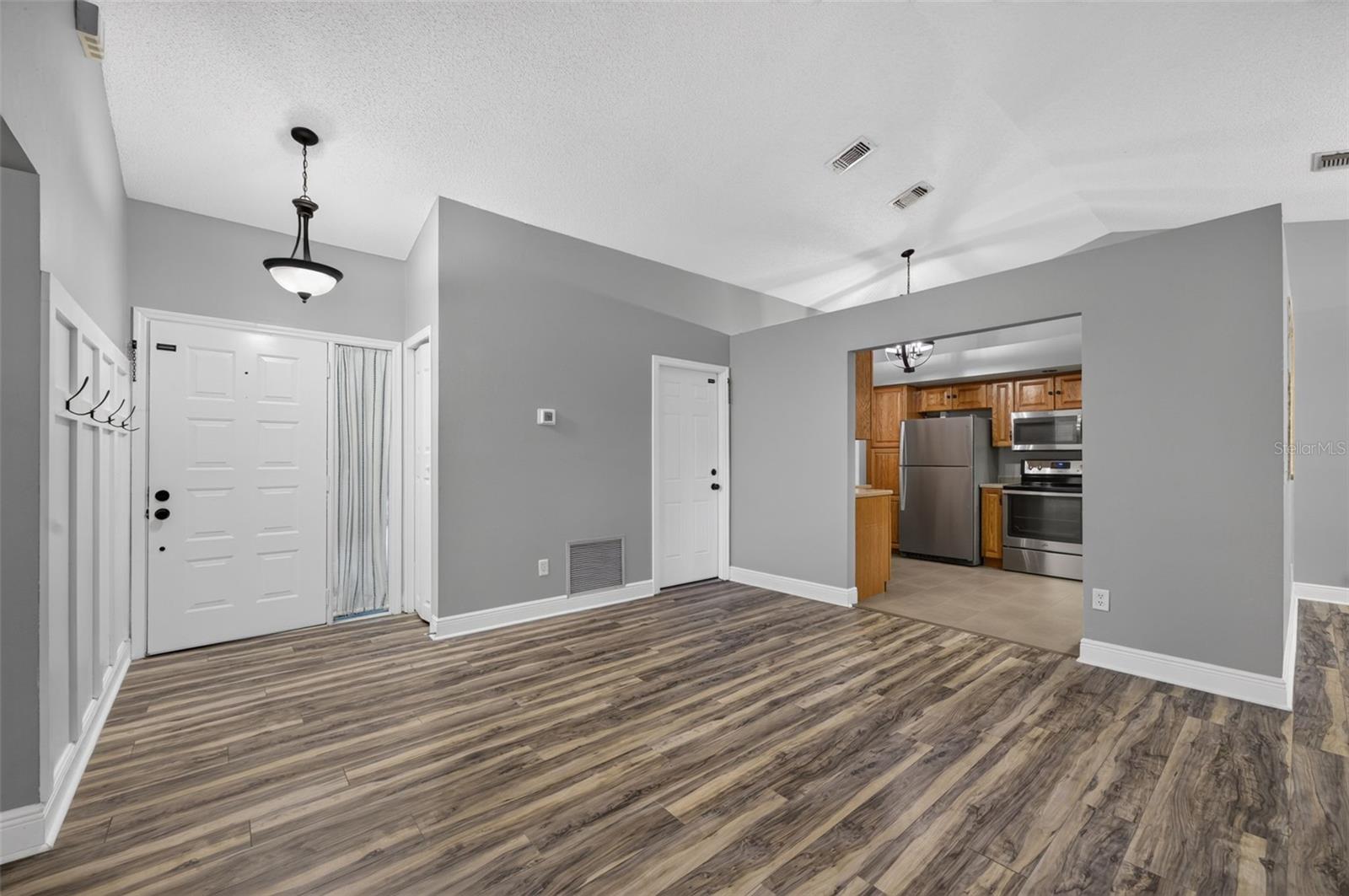 1022 WARD CIRCLE photo 5
