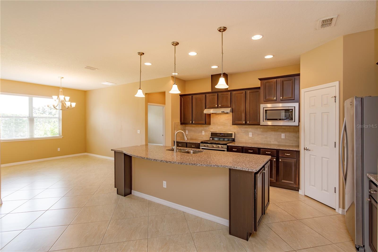 672 CORDOBA DRIVE photo 2
