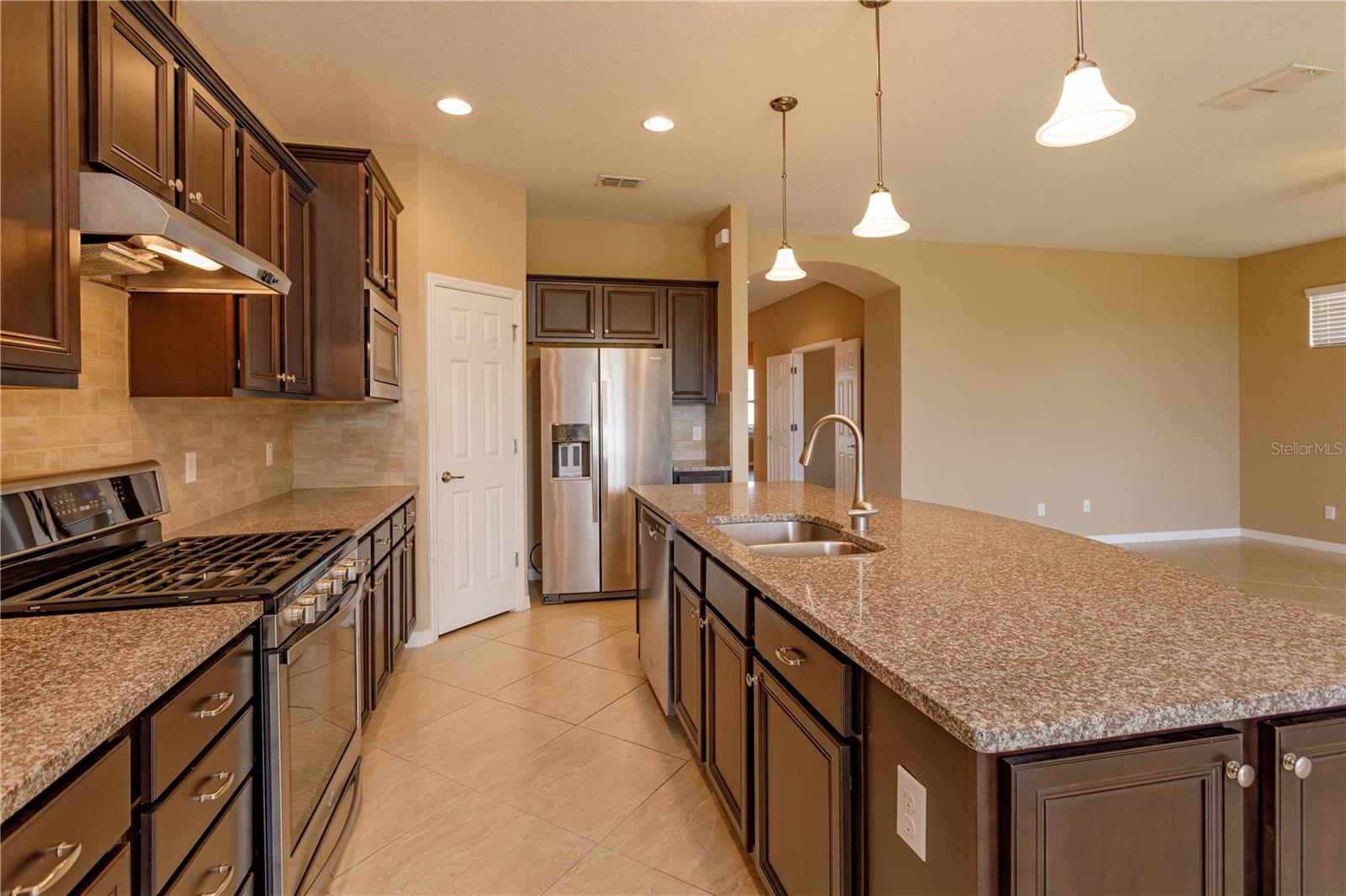 672 CORDOBA DRIVE photo 4