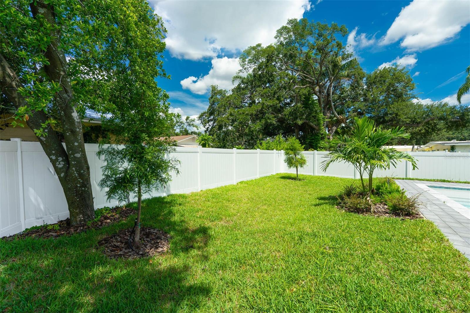 1526 MILLER AVENUE photo 3