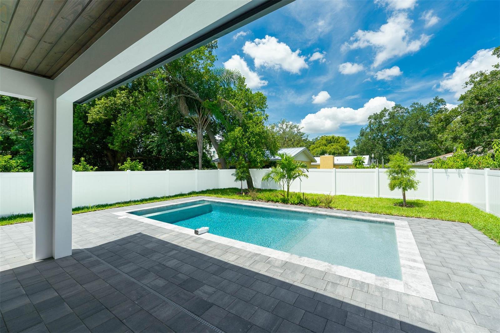 1526 MILLER AVENUE photo 4