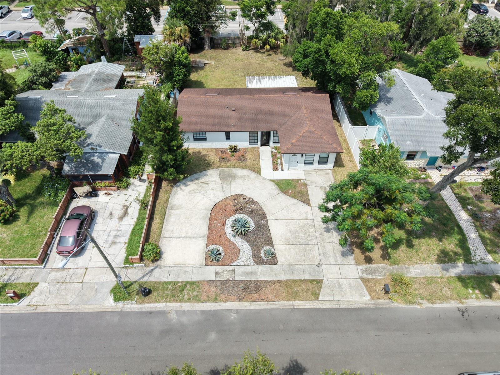 2181 LINDEN ROAD photo 2