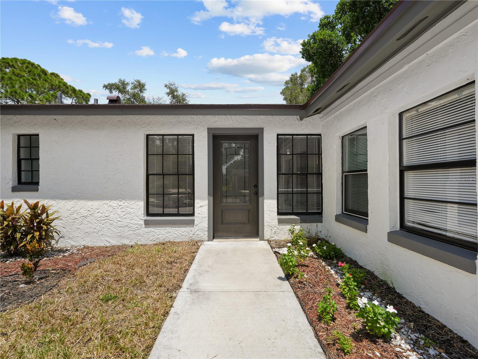 2181 LINDEN ROAD photo 3