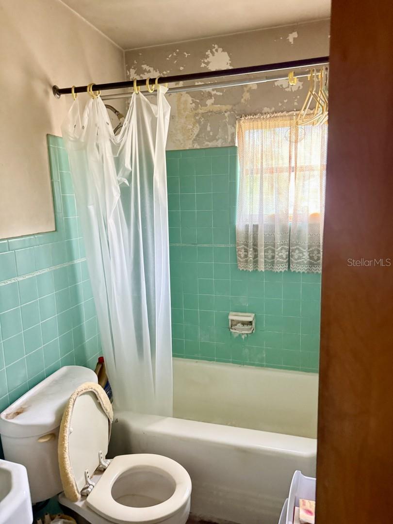 2709 S SHINE AVENUE photo 3