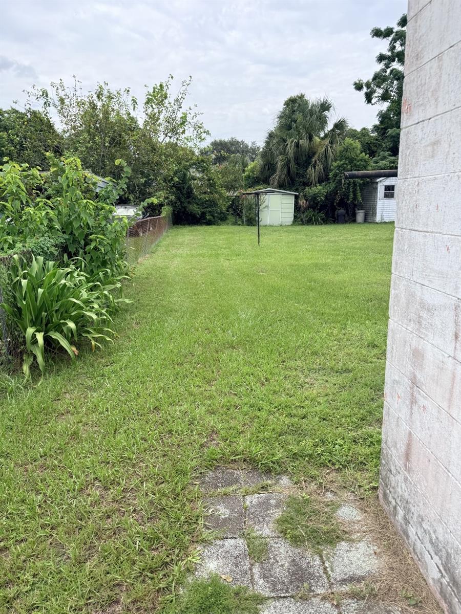 2709 S SHINE AVENUE photo 4
