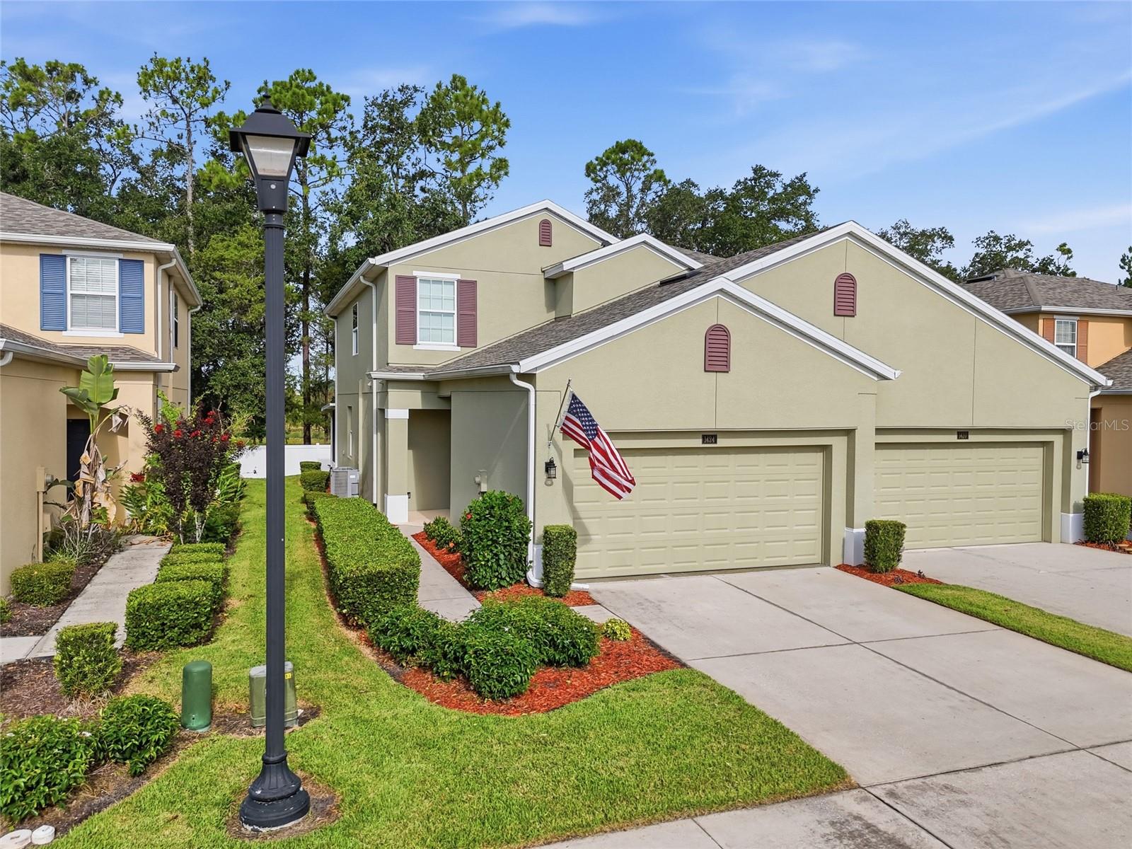 1424 SCARLET OAK LOOP