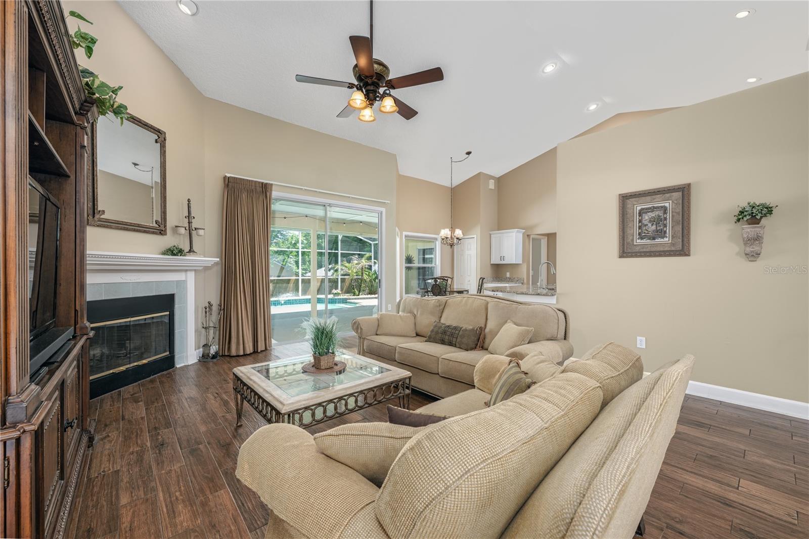 1045 ABBOTSFORD COURT photo 5