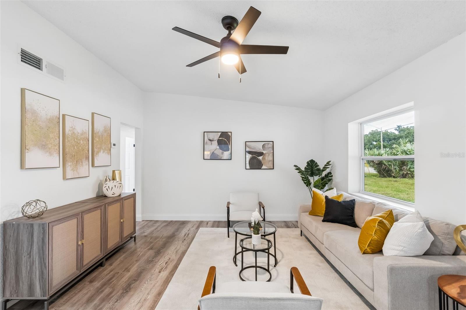 560 N TAMPA AVENUE photo 3