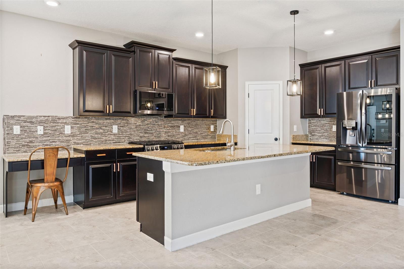 7618 BLUEJACK OAK DRIVE photo 4