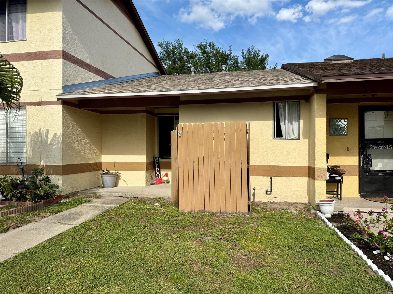963 STUCKI TERRACE photo 2