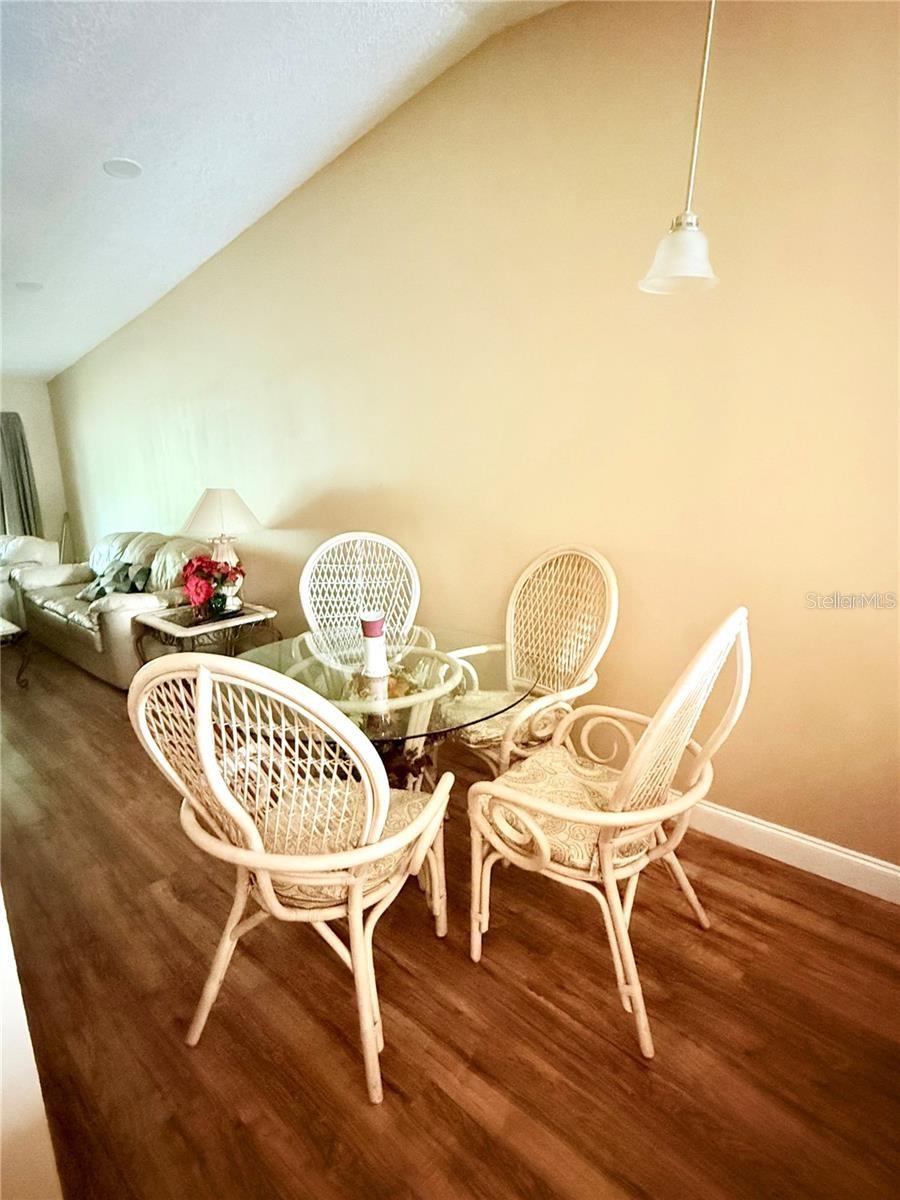 963 STUCKI TERRACE photo 5