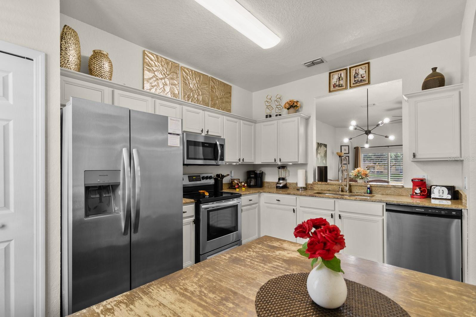 3633 CALABRIA AVENUE photo 5