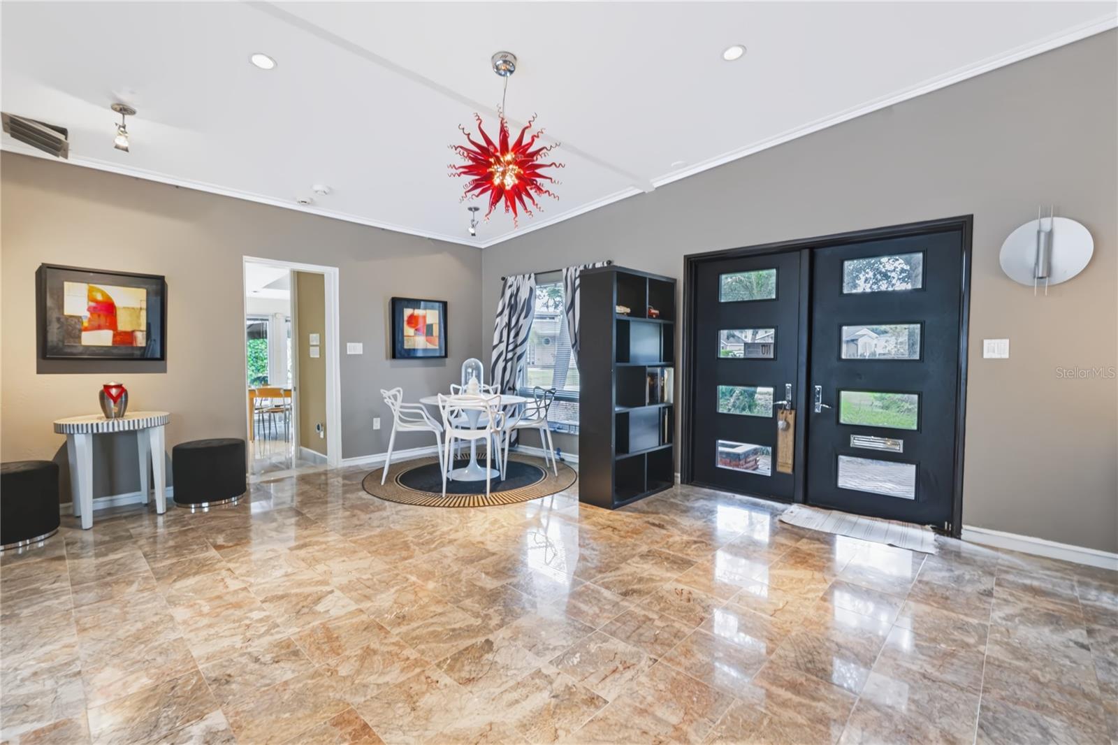 600 MAYFAIR CIRCLE photo 3
