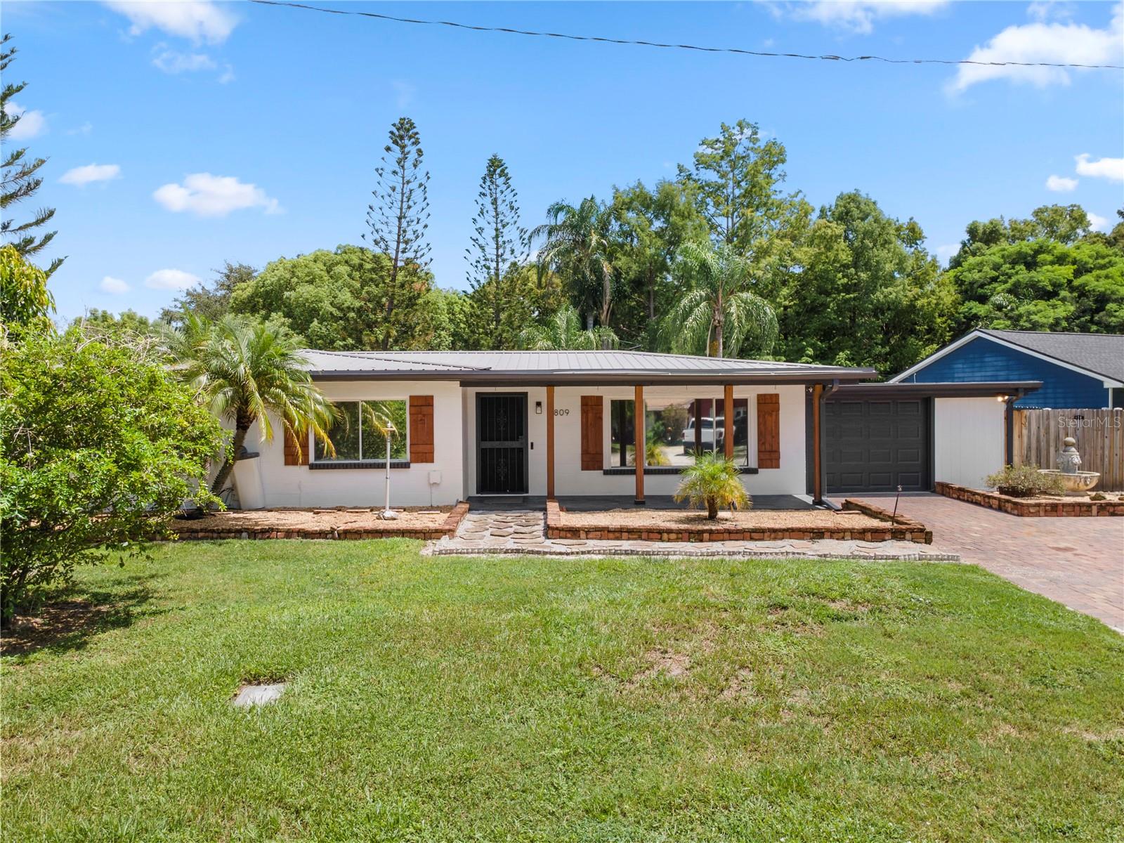 6809 WILLOUGHBY LANE