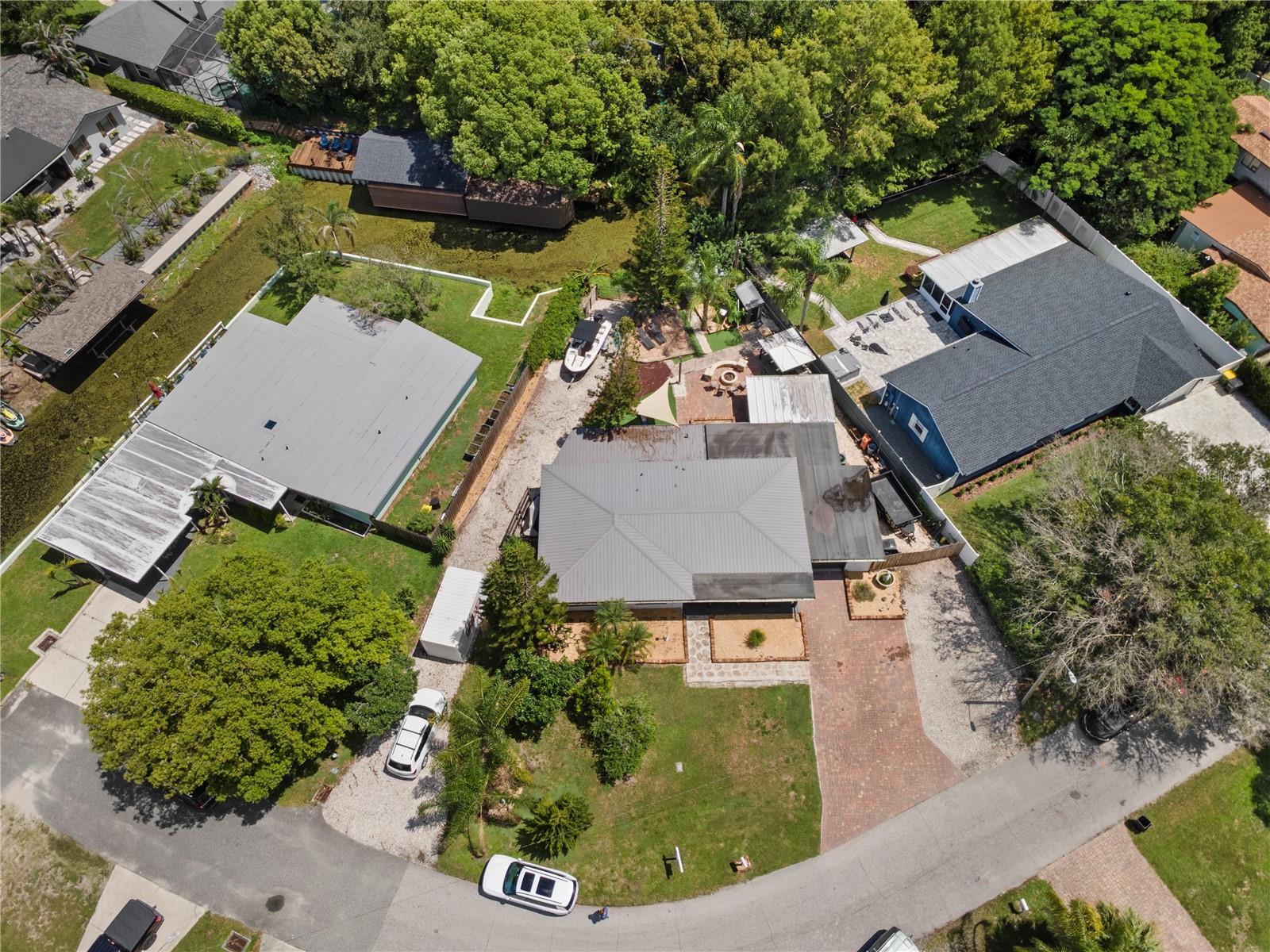 6809 WILLOUGHBY LANE photo 2
