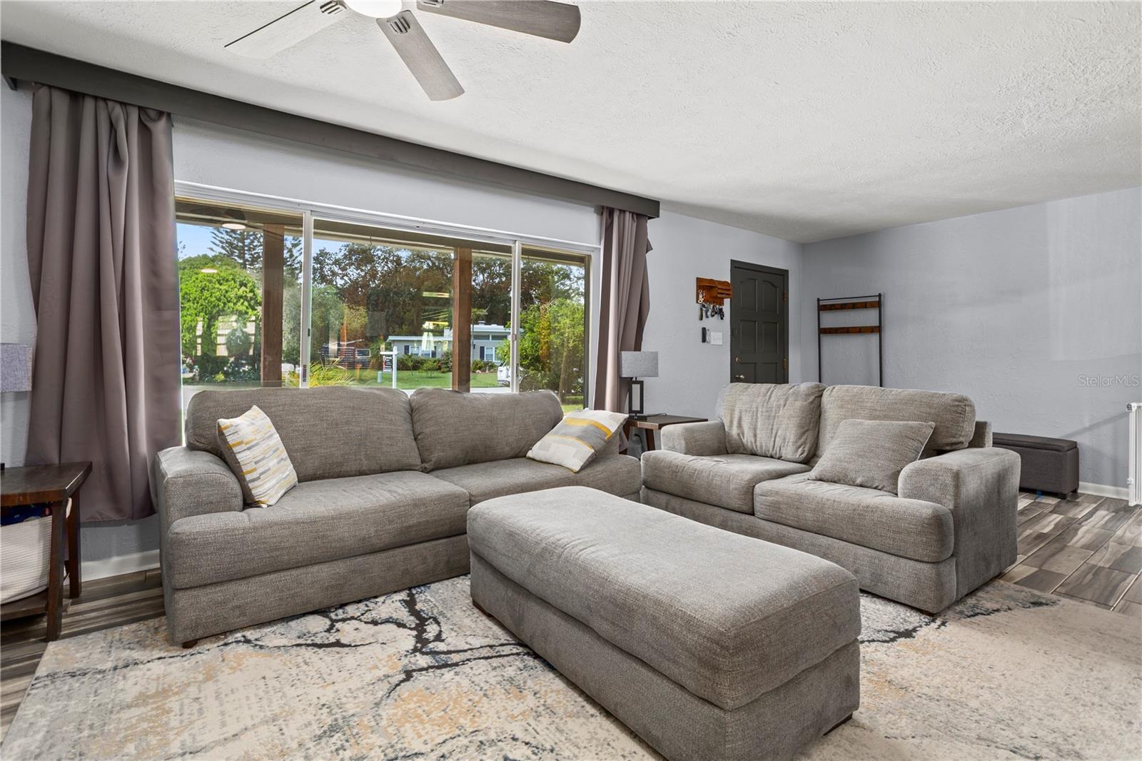 6809 WILLOUGHBY LANE photo 4