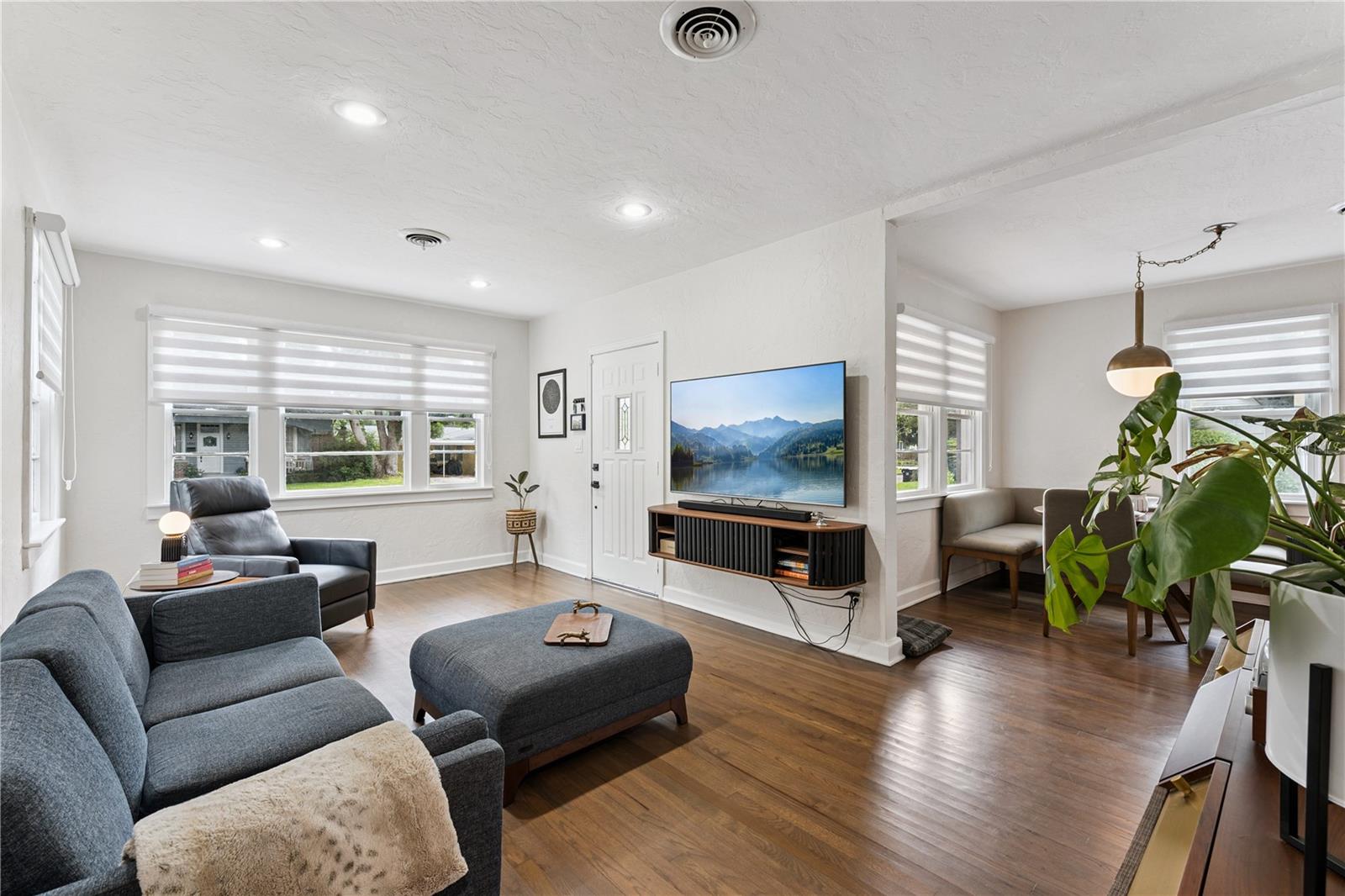 1500 E HARWOOD STREET photo 3