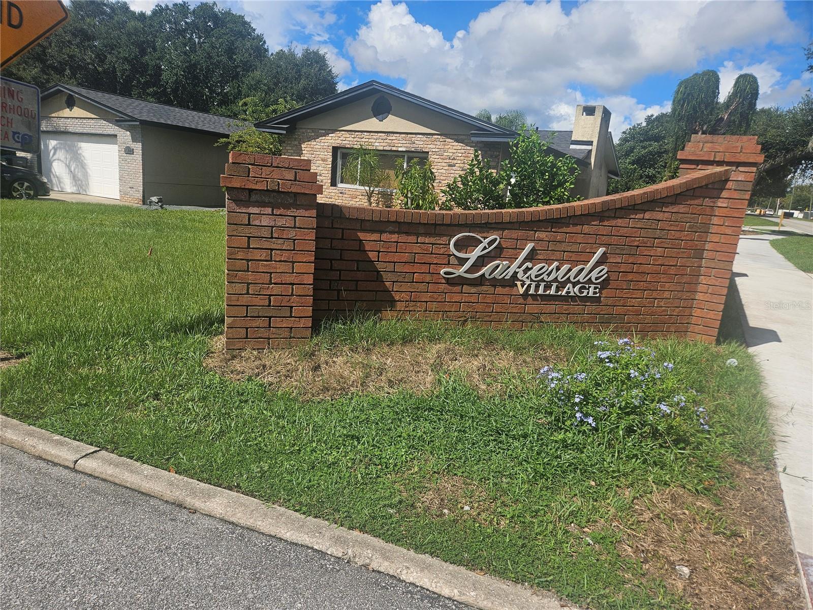 4855 BIG OAKS LANE photo 2